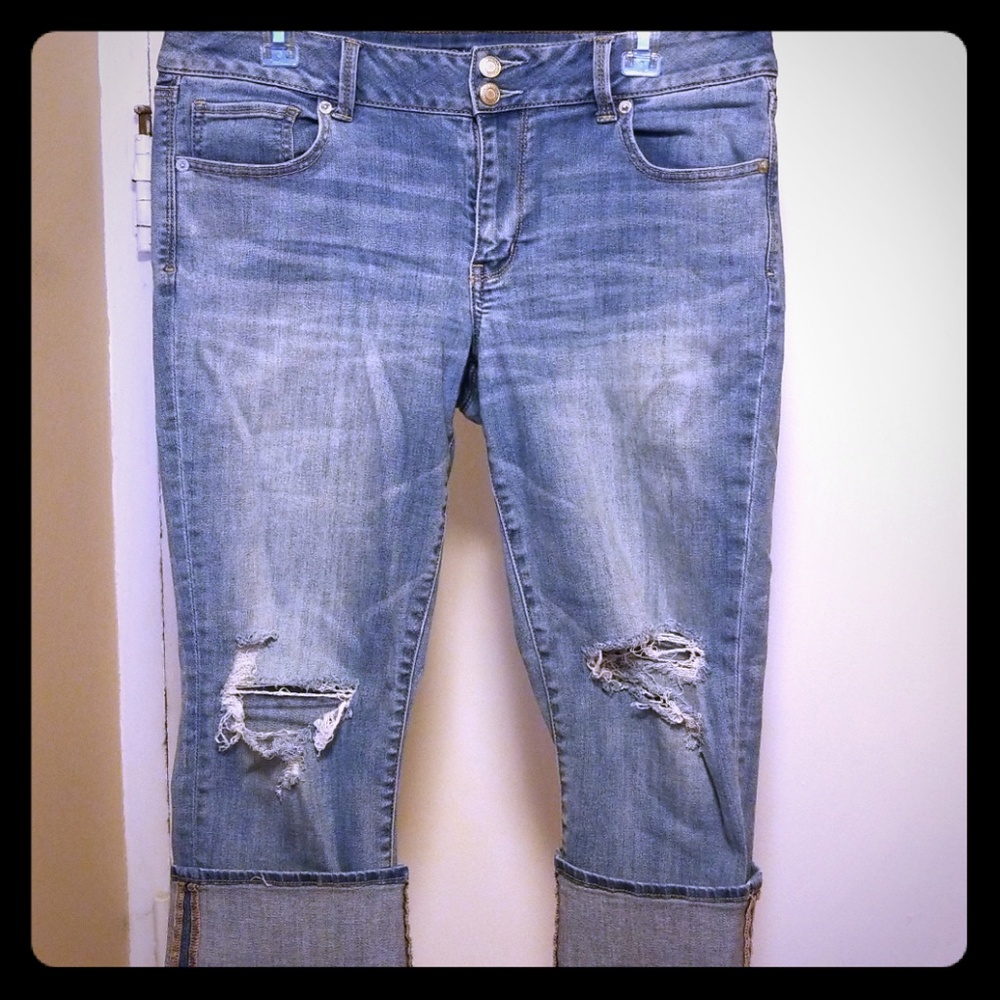 Cropped distressed jeans